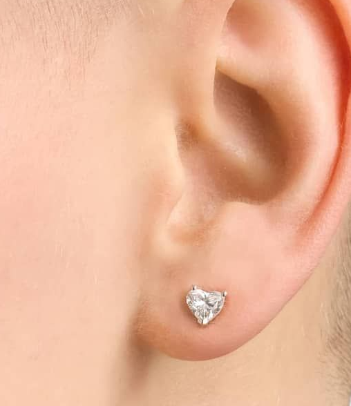 HEART SHAPED DIAMOND STUD EARRINGS