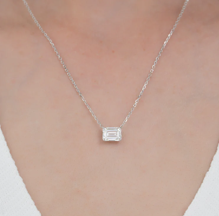 EMERALD DIAMOND SOLITAIRE NECKLACE