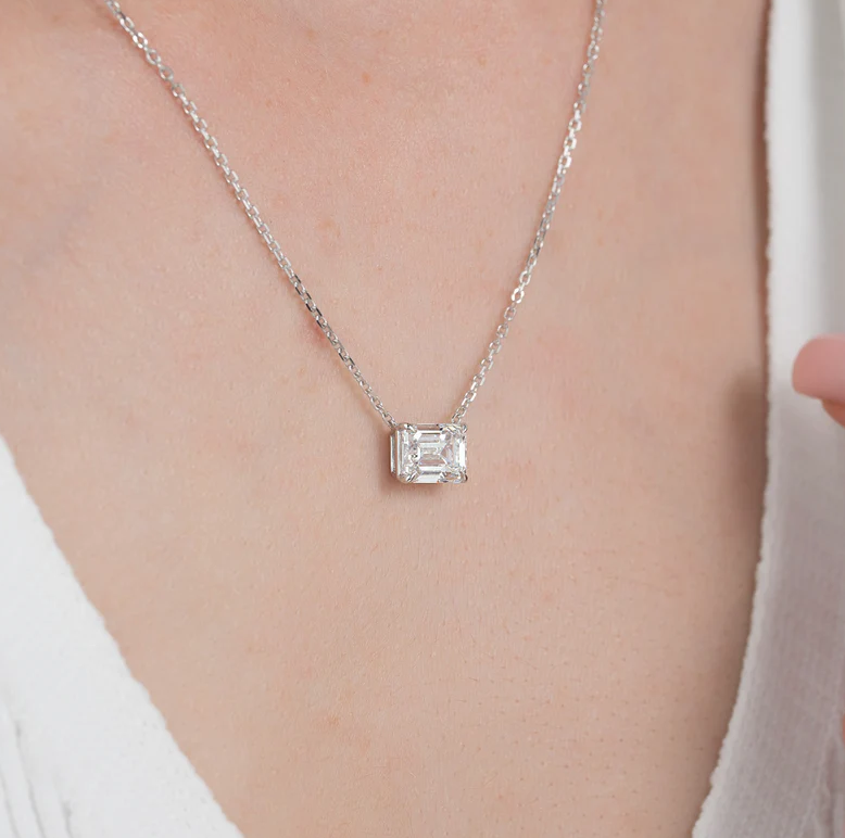 EMERALD DIAMOND SOLITAIRE NECKLACE