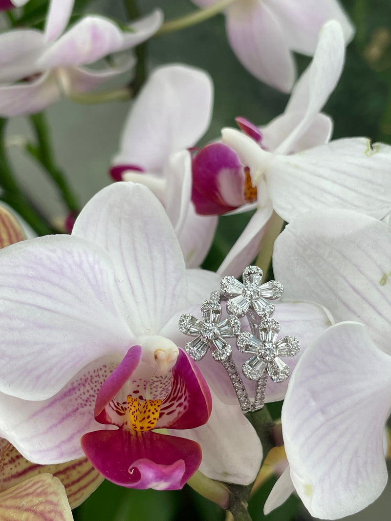 18K White Three Flower Illusion Diamond Ring